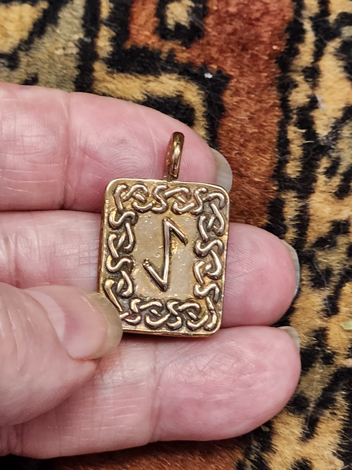 Rune 13 - Eiwaz - Yew Tree - Defense