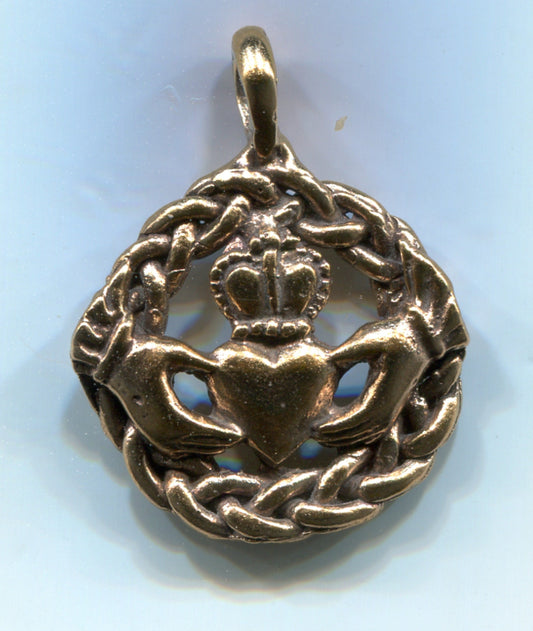 Claddagh Circle Pendant - 1219B